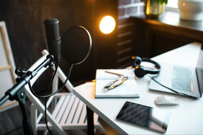 6 Strategies for Boosting Your Podcast Subscriber Base and Income